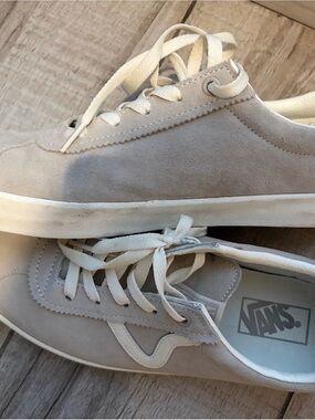 Vans Suede Low-Top Sneakers in Light Gray and White